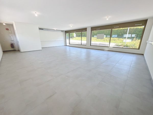 Local commercial de 20m2 + dépôt de 40m2 2