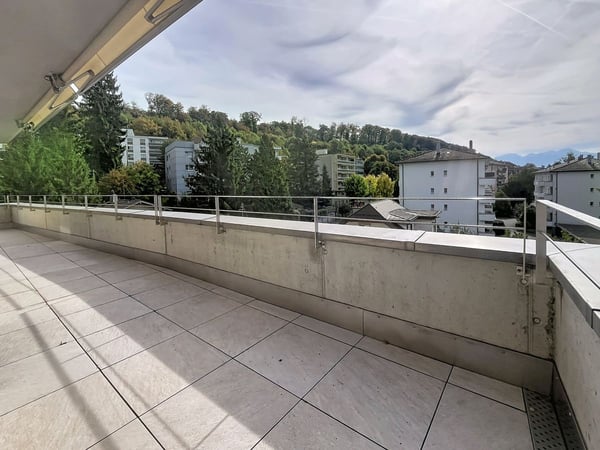 Attique avec ascenseur privatif et balcon périphérique 9