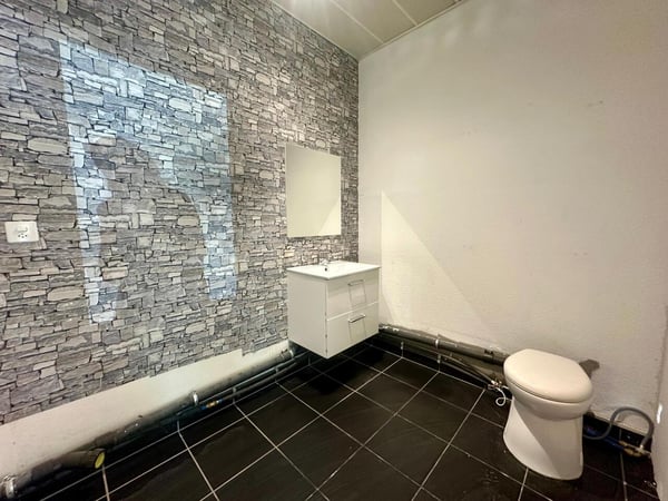 À louer - Local commercial avec vitrine et annexes | Environ 150 m² 5