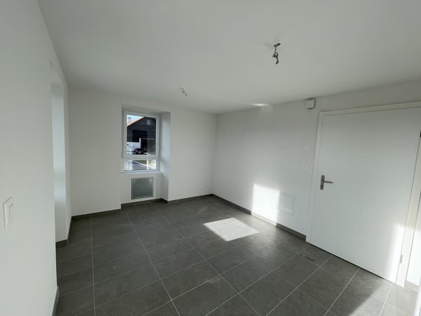 Beau Studio avec grand balcon à Ropraz 2