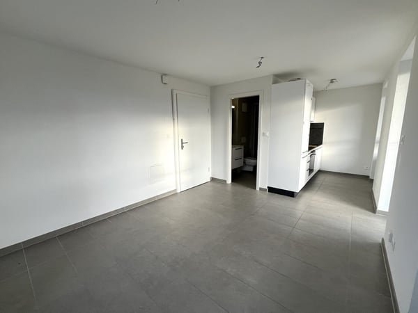 Beau Studio avec grand balcon à Ropraz 3