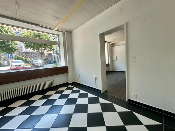 À louer - Local commercial avec vitrine et annexes | Environ 160 m² 4