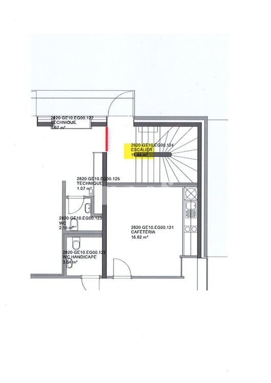 Locaux commerciaux idéalement situé au coeur de la Ville. 4