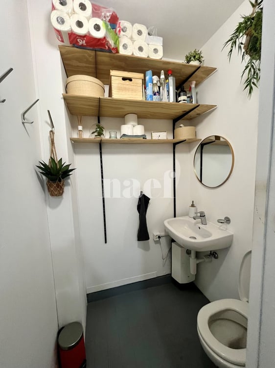 Nouveau Loyer - Local commercial/showroom avec vitrine de 15 m1 10