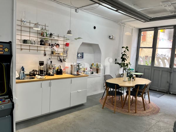 Nouveau Loyer - Local commercial/showroom avec vitrine de 15 m1 9
