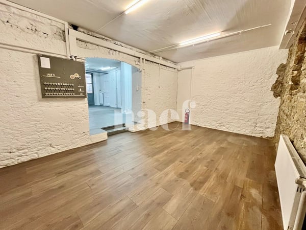 Nouveau Loyer - Local commercial/showroom avec vitrine de 15 m1 7