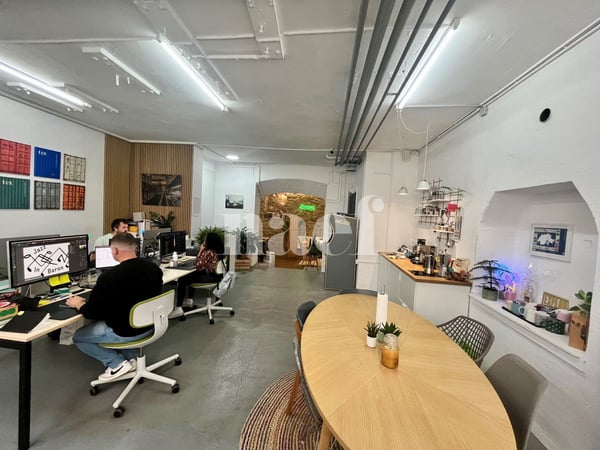 Nouveau Loyer - Local commercial/showroom avec vitrine de 15 m1 1