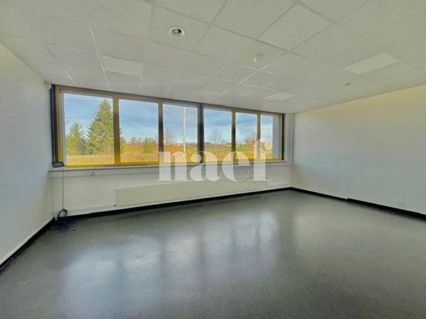 À louer – Local commercial / bureaux de 880 m² au cœur d’un espace industriel 5