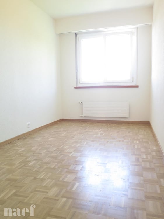 Bel appartement rénové récemment avec magnifique vue sur le lac. 2