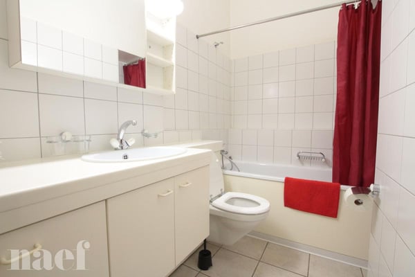 A deux pas de la Gare de Neuchâtel, 3