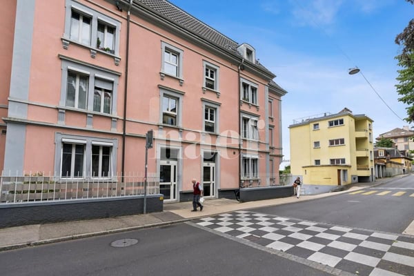 très grand appartement de 3.5 pièces proche du centre 2