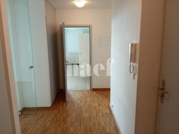 Magnifique appartement situé à deux pas de la gare et à quelques minutes du centre ville. 6