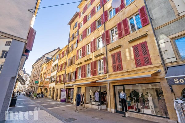 Bel appartement atypique situé au coeur de la Ville. 1