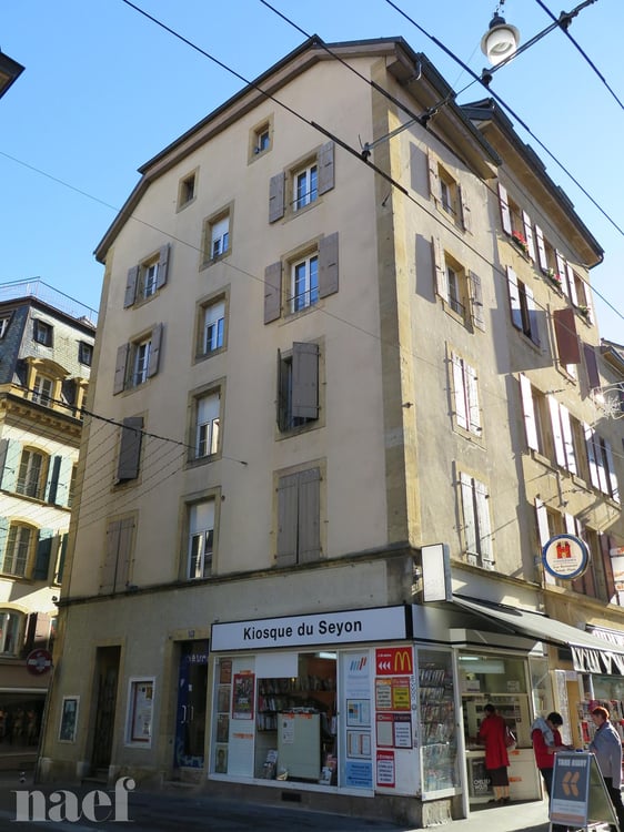 Appartement situé au centre ville, dans la zone piétonne. 1
