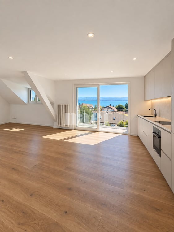 Appartement rénové avec charme, balcon et belle vue sur le lac et les montagnes 2