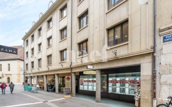 Local commercial avec vitrine et excellente visibilité au centre-ville de Neuchâtel 1