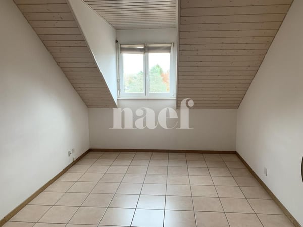Appartement de 2.5 pièces d'env. 67m2 au 2ème étage avec balcon et belle vue Jura 4