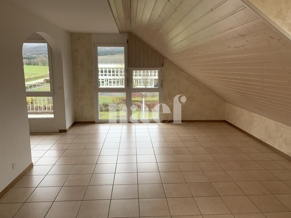 Appartement de 2.5 pièces d'env. 67m2 au 2ème étage avec balcon et belle vue Jura 3
