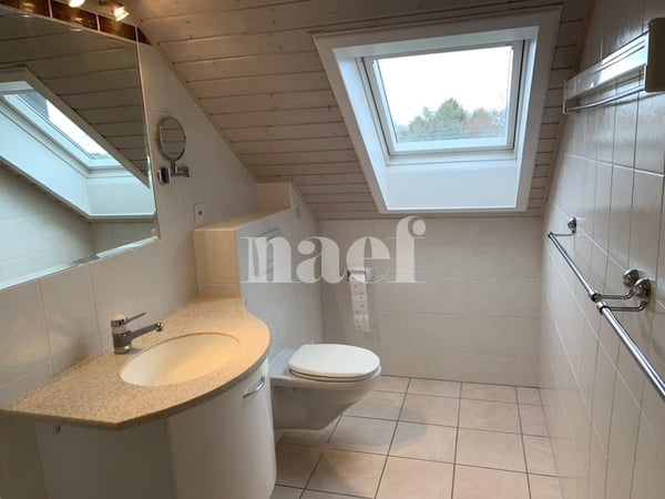 Appartement de 2.5 pièces d'env. 67m2 au 2ème étage avec balcon et belle vue Jura 5