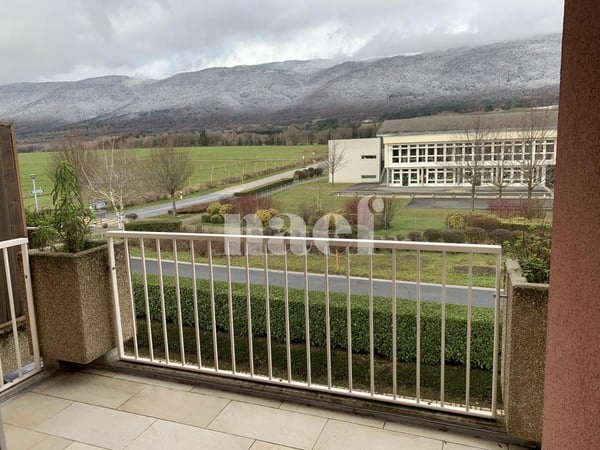 Appartement de 2.5 pièces d'env. 67m2 au 2ème étage avec balcon et belle vue Jura 1