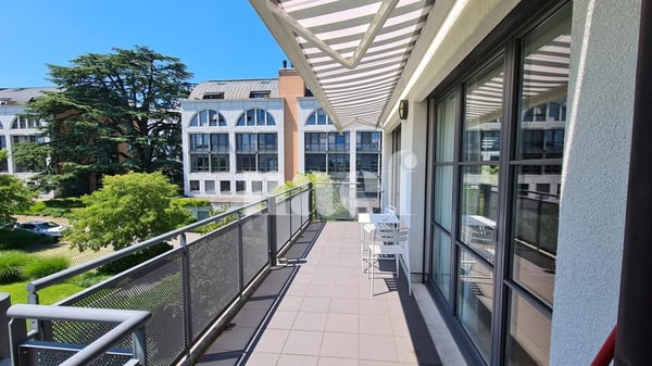 Spacieux appartement de 5.5 pièces d'env. 157 m2 au 2ème étage avec balcon 1