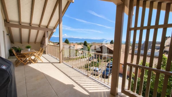 Bel appartement de 4 pièces dans les combles avec grand balcon et vue lac 1