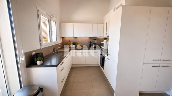 Bel appartement de 4 pièces dans les combles avec grand balcon et vue lac 2
