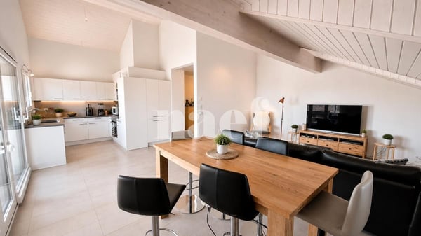 Bel appartement de 4 pièces dans les combles avec grand balcon et vue lac 3