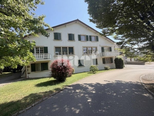 Spacieux duplex entièrement rénové de 6 pièces au 1er étage avec balcon 12