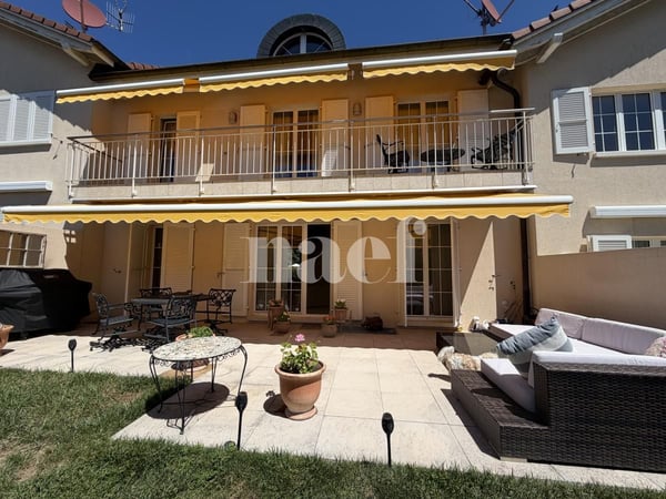 Belle villa contiguë de 6.5 pièces avec jardinet