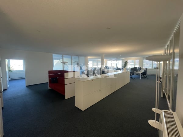 Centre Les Tuillières - Lumineuse surface d'env. 283m2 modulables au 2ème étage d'un immeuble commercial 3