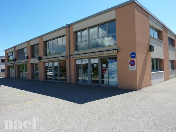Spacieuse surface d'env. 117m2 au 1er étage avec bureaux séparés 1