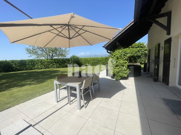 Belle villa individuelle entièrement rénovée de 5.5 pièces avec grand jardin 1