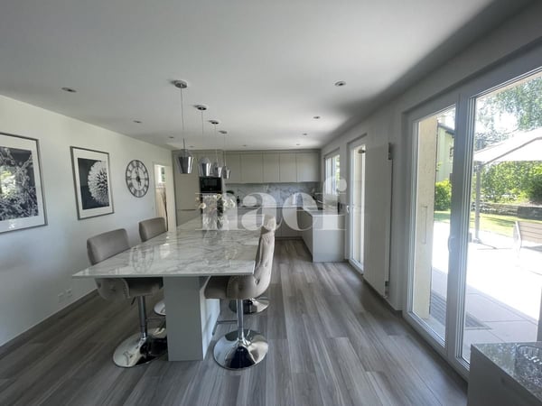 Belle villa individuelle entièrement rénovée de 5.5 pièces avec grand jardin 4