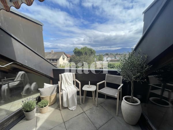 Centre de Founex - Charmant appartement de 6 pièces en duplex au 2ème étage avec cheminée et balcon 1