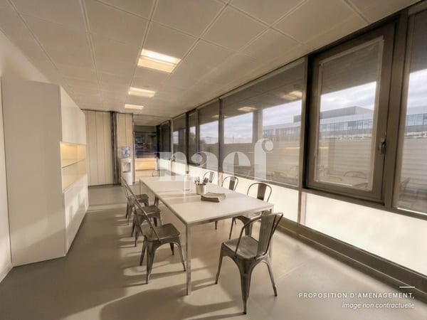 Belle arcade d'env. 516 m2 au rez-de-chaussée avec jardin et dépot d'env. 35m2 8