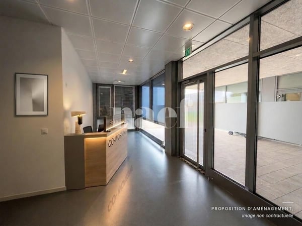 Belle arcade d'env. 516 m2 au rez-de-chaussée avec jardin et dépot d'env. 35m2 1