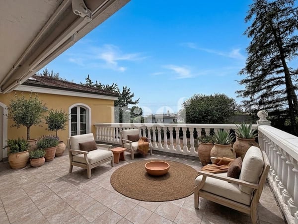 Magnifique villa familiale avec jardin, terrasses et garage double 1