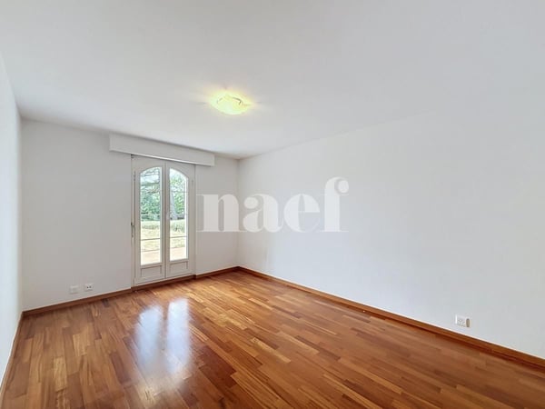Magnifique villa familiale avec jardin, terrasses et garage double 10