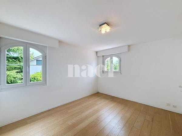 Magnifique villa familiale avec jardin, terrasses et garage double 11