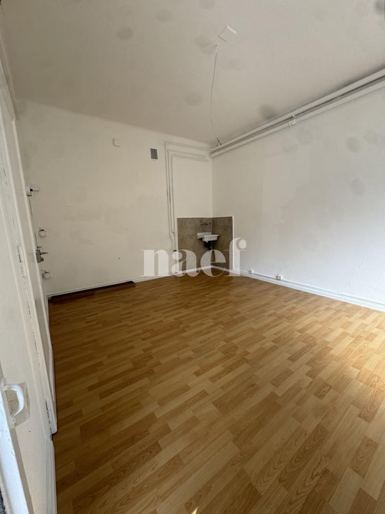 Arcade commerciale de 19 m² à louer  Rue de la Borde 1
