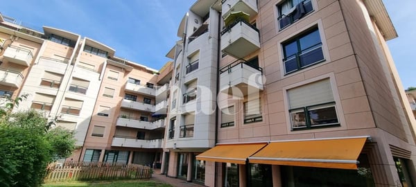 Commerce situé entre Grange-Canal et les Eaux-Vives 1