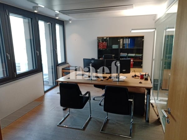 Très beau bureau au 1er étage avec terrasse 5