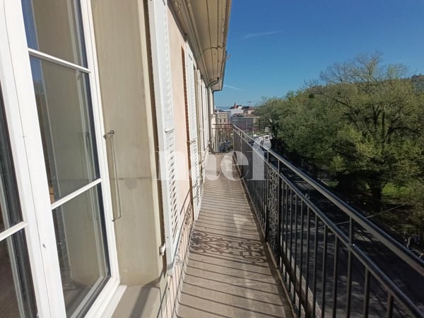 Superbe appartement de standing entièrement rénové 11