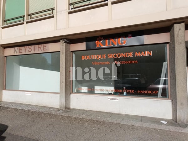 Arcade commerciale avec espace en sous-sol 2