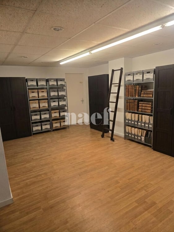 Arcade commerciale avec espace en sous-sol 5