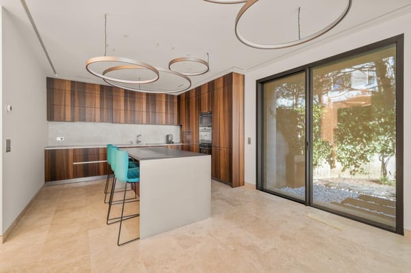 Superbe maison de ville avec jardin et piscine au coeur de Chailly 1