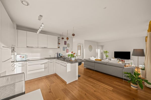 Charmant 1.5 pièces lumineux avec superbe vue ! 1