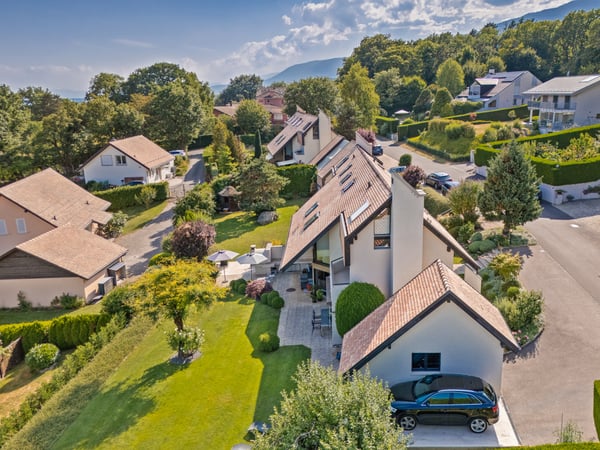 Vue spectaculaire et confort moderne à Genolier 2