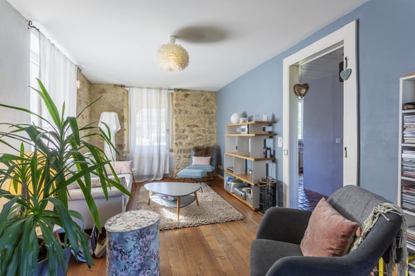 MAISON LOCATIVE (OU D'HABITATION) PARFAITEMENT SITUEE A CHAMPAGNE ! 1